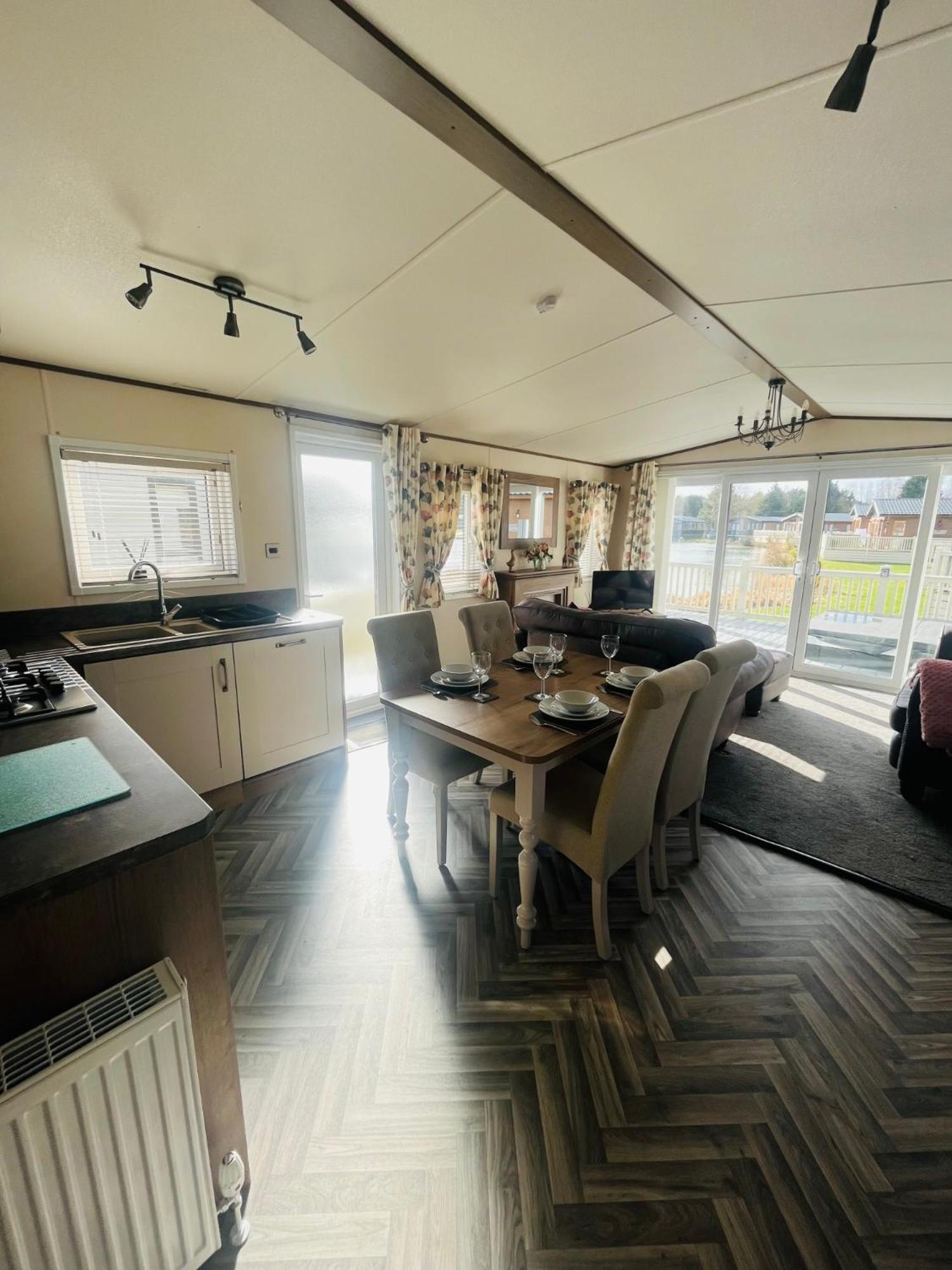 Lakeside Escape With Hot Tub York Exterior foto