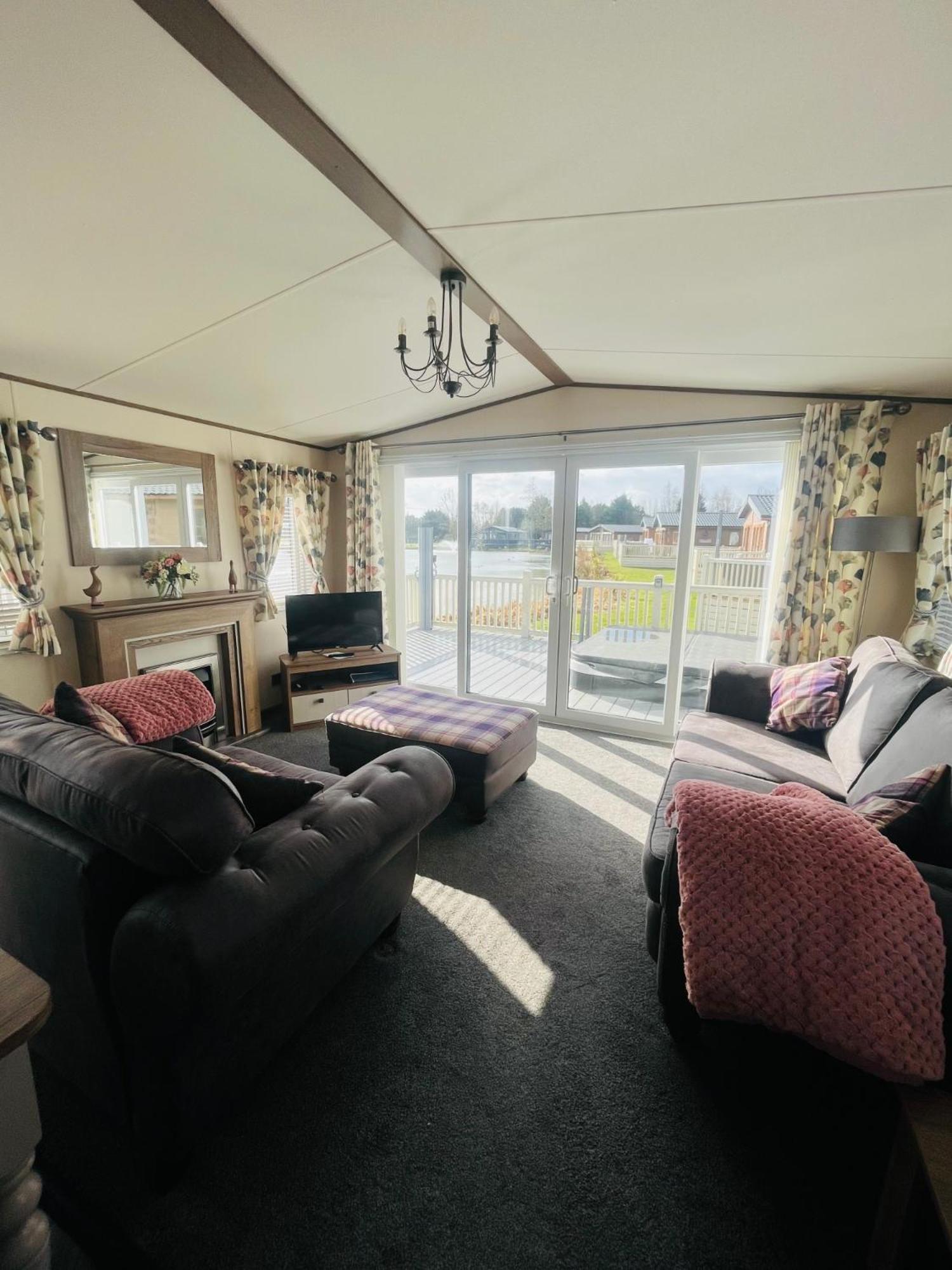 Lakeside Escape With Hot Tub York Exterior foto